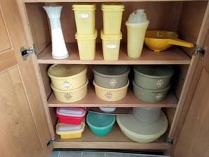 lot 202 image: Collection of Vintage Tupperware