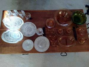 lot 203 image: Collection of Vintage Glassware