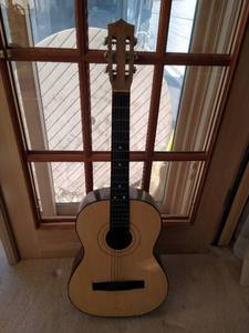 lot 210 image: Vintage Guitar