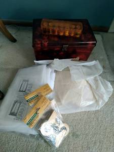 lot 218 image: Collection of Vintage Sewing Items