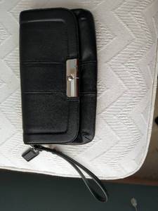 lot 219 image: Coach Wristlet Purse