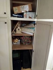 lot 422 image: Luggage & More