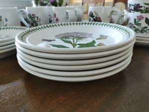 lot 20 image: The Botanical Garden Dish Set by Port Meirion