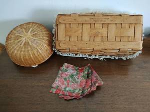 lot 31 image: Two Baskets Including One Longaberger and Linens