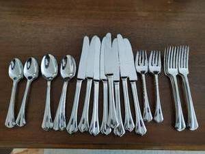 lot 32 image: Oneida Deluxe Silverware Set