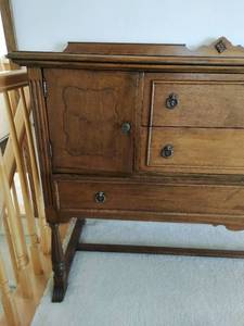 lot 17 image: Vintage Buffet