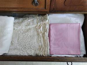 lot 42 image: Collection of Linens