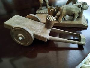 lot 375 image: Wood Dcor