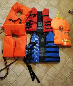 lot 430 image: Collection of 5 Life Jackets