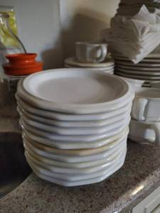 lot 432 image: Large Dishware Set