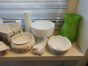 lot 435 image: Collection of Flower Pots