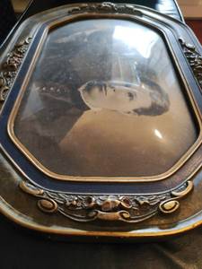 lot 458 image: Antique Curved Glass Frame with Portrait