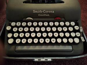 lot 456 image: Smith Corona Portable Typewriter