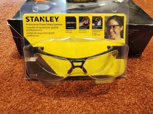lot 463 image: Air Brush Kit and Safety Glasses