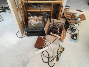 lot 372 image: Electronics Lot