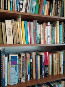 lot 257 image: Large Collection of Mainly Non-Fiction Books