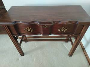 lot 120 image: Hallway Table