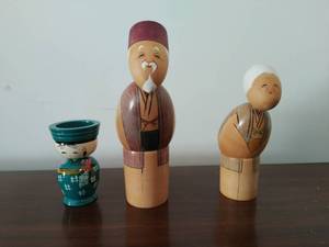 lot 118 image: Wooden Figurines