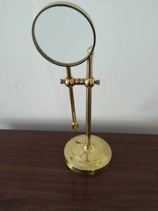 lot 119 image: Magnifying Glass