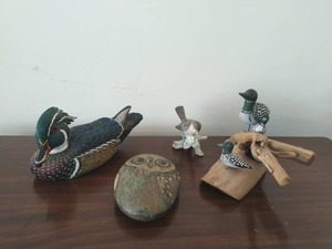 lot 125 image: Bird Dcor
