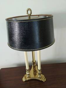 lot 128 image: Table Lamp