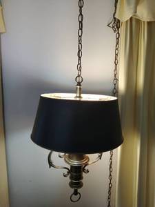 lot 130 image: Hanging Lamp