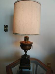 lot 133 image: Table Lamp