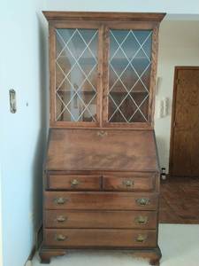 lot 138 image: Ethan Allen Stationery Cabinet