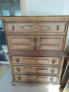 lot 516 image: Basset 5 Drawer Dresser Chest