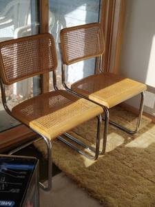 lot 517 image: 2 Wicker Mid Century Style Chairs