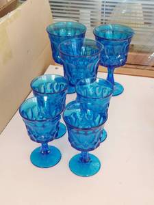 lot 522 image: Collection of Blue Vintage Glassware