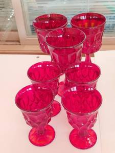 lot 524 image: Collection of Red Vintage Glassware