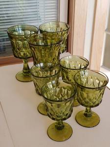 lot 525 image: Collection of Green Vintage Glassware