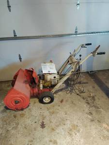 lot 559 image: 24 Ariens Gas Snowblower