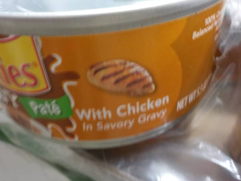 21 Cans Friskies Cat Food...