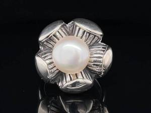 Floral Treasure Bold, Shimmering White Pearl Floral Ring in 925 Sterling Silver Estate Vintage