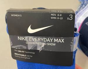 lot 12 image: 9 Pair Nike Everyday Max Cushioned No-Show Adult Colored Socks.