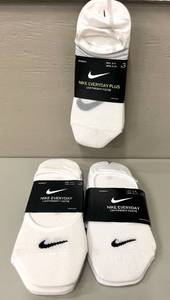 lot 19 image: 7 Pair Nike Everyday Plus Lightweight Footie White Socks