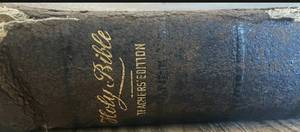 lot 121 image: Antique 1900 Gilded Holy Bible Nelsons Teachers Edition