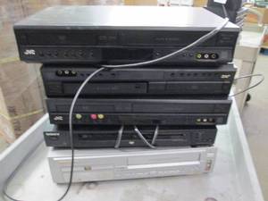 lot 133 image: 5 dvdvhs players all power on ...