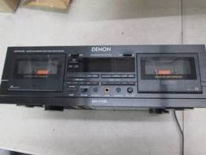 lot 140 image: denon DN-770R tape player powers on...