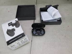 lot 64 image: bose quiet comfort noise cancelling...