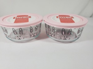 lot 69 image: 2 New Pyrex Hippity Hop Bunny 4 Cup Glass Food Storage Containers with Lids