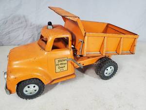 lot 78 image: Vintage Metal Tonka Hi-Way Dept Dump Truck
