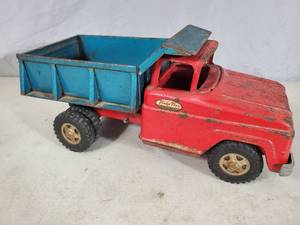 lot 79 image: Vintage Metal Tonka Dump Truck Pickup