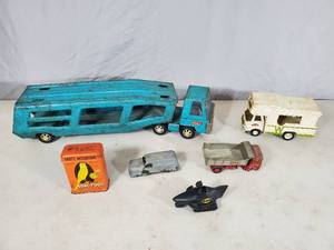 lot 82 image: Lot of Vintage Metal Toys and More