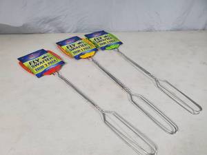 lot 107 image: 6 New Fly Swatters