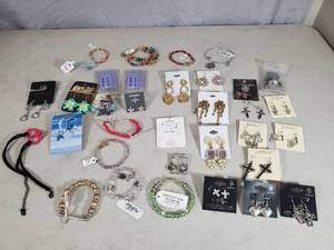 lot 119 image: New Jewelry