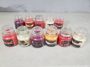 lot 123 image: 11 New Candle-Lite Candles
