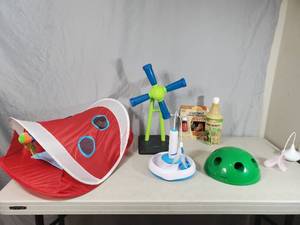 lot 129 image: Pet Toys and Supplies
